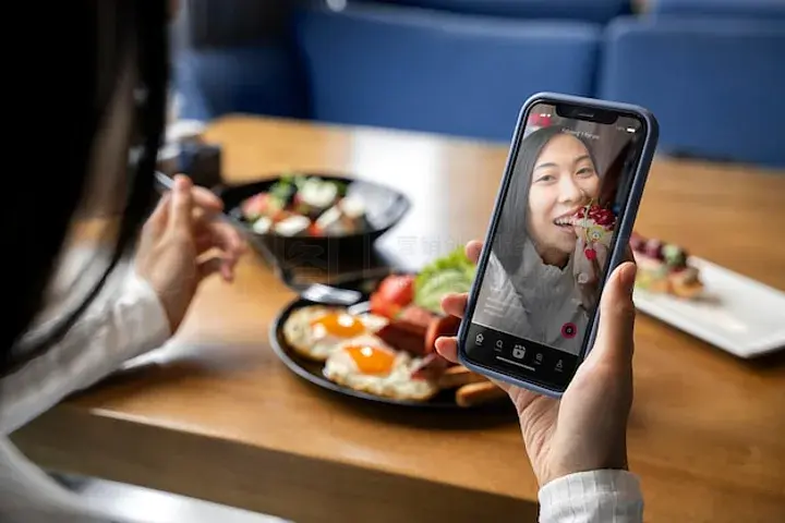 偷窥者 视频缩略图