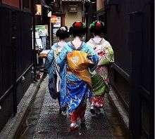 他的三个女儿 视频缩略图