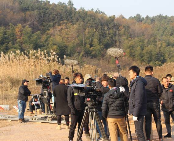 他的三个女儿 视频缩略图