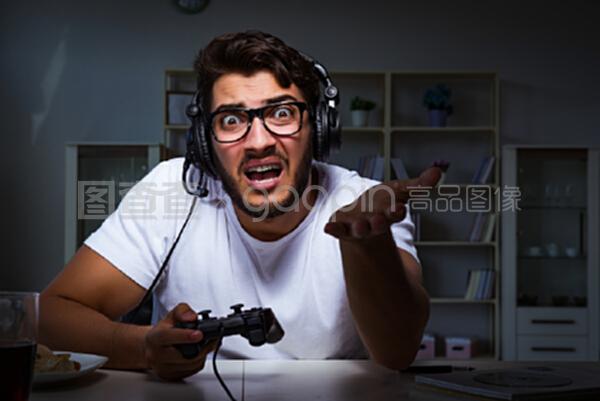 冒险男孩 视频缩略图