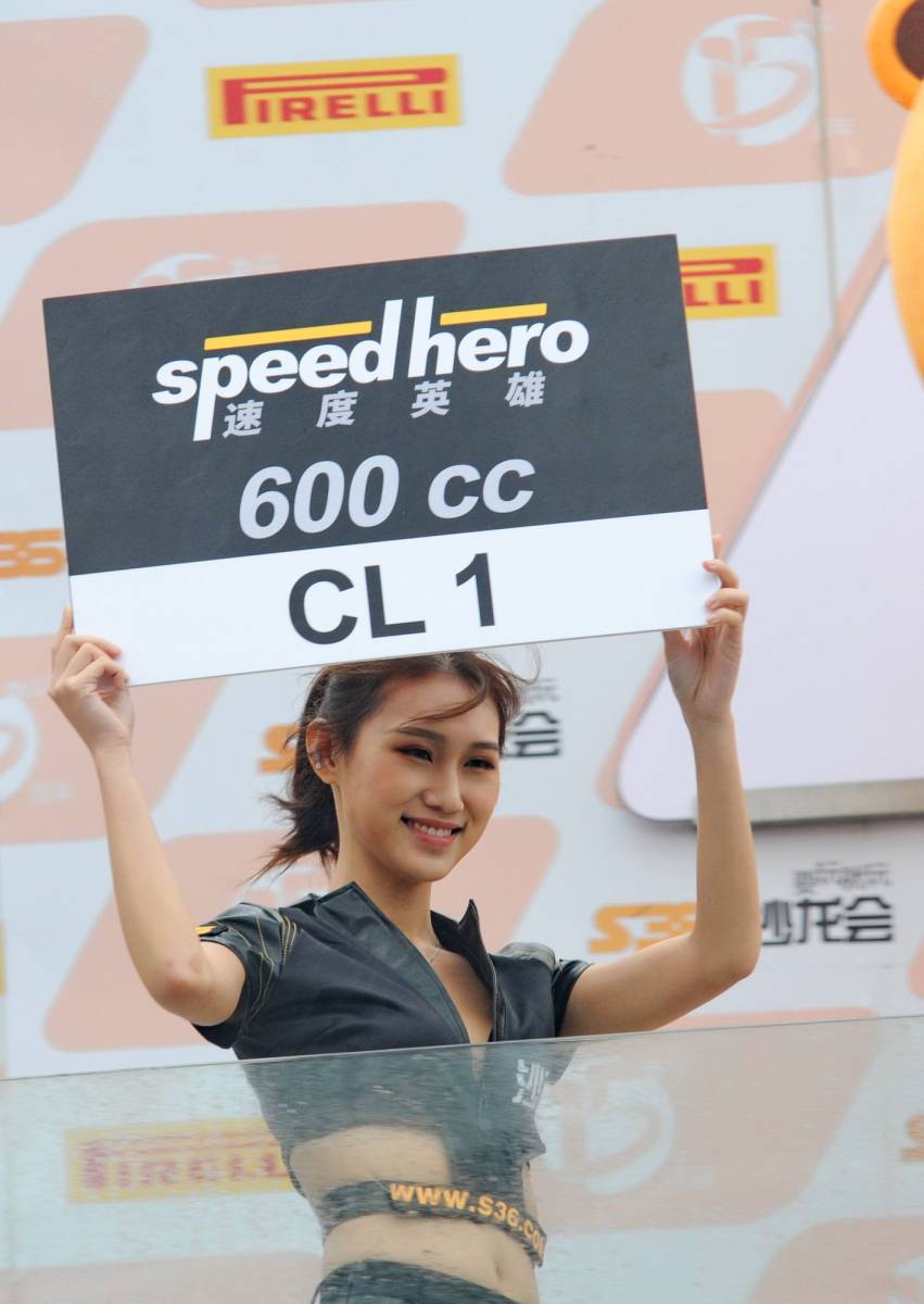 偷穿高跟鞋 视频缩略图