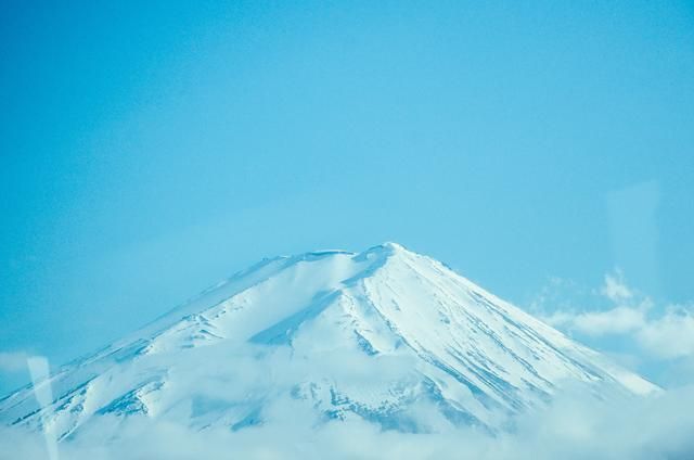 俏皮女学生 视频缩略图