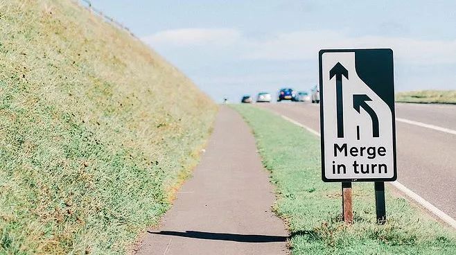 你行......你结婚？ 视频缩略图