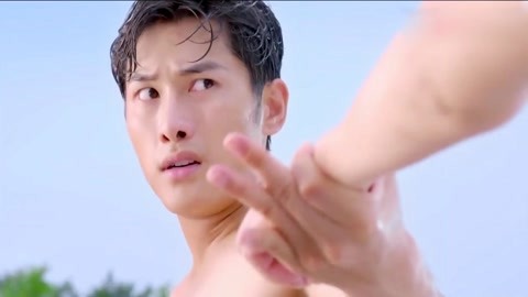 俏皮女学生 视频缩略图