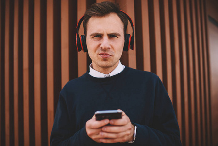 你不是我 视频缩略图