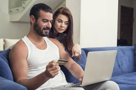 侏罗纪入侵 视频缩略图