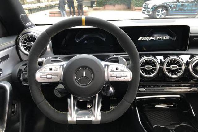 同屋聚会 视频缩略图