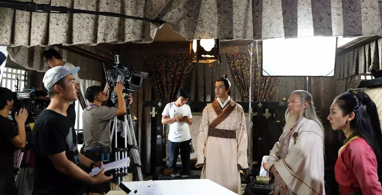 依然爱情服务生 视频海报