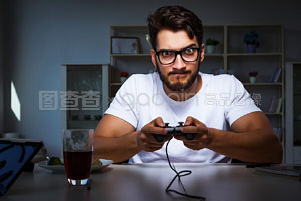 侣行攻略之确认你是我的人 视频缩略图