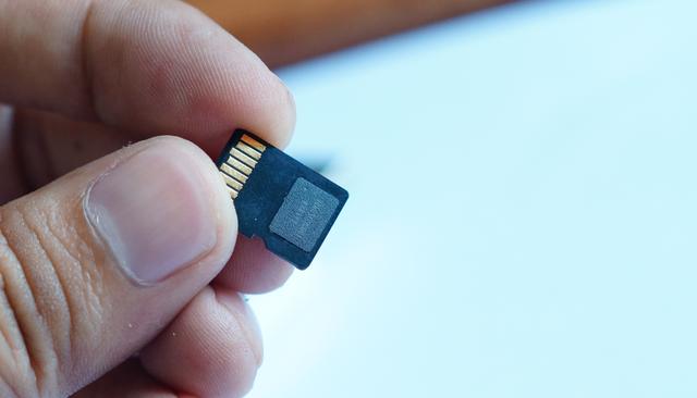 哭泣的男人2021 视频主图