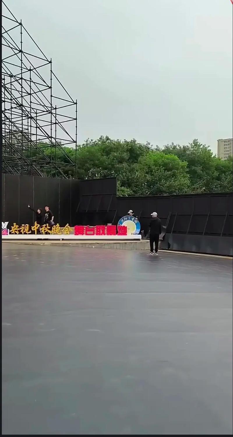 兄弟会 视频缩略图