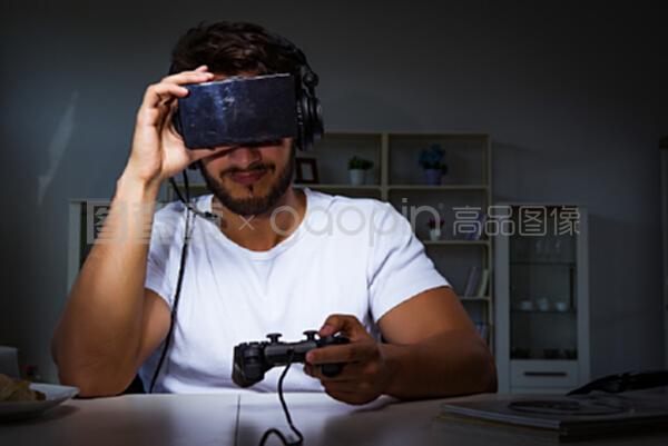 多米尼克 凤凰崛起 视频缩略图