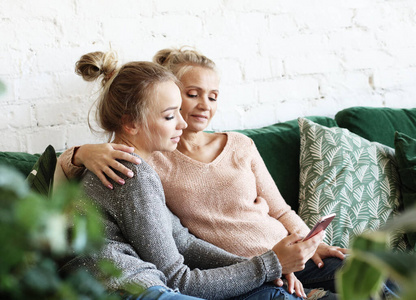 冰雪奇缘（粤语版） 视频缩略图