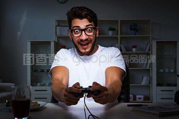 埃德蒙·肯珀 视频缩略图